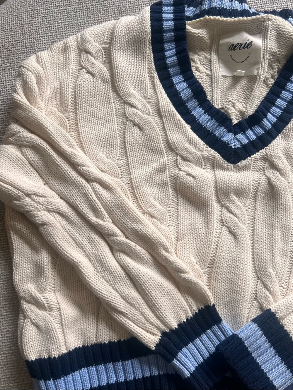 aerie Cream Cable Knit V-Neck Sweater with Navy & Light Blue Trim - large